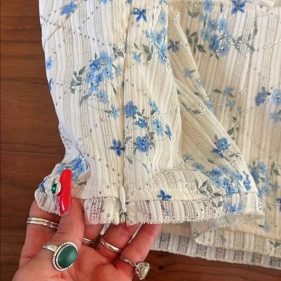 NWOT Floral Blue and Cream Rhinestone Corset Shirt Cropped Top Shirt - Picture 6 of 6